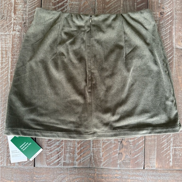 NWT HALARA Corduroy Lightweight Skirt/skort Sz Med/Small Green - Picture 2 of 5